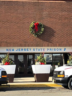 Bishop O’Connell celebrates Christmas morning Mass with men in state prison