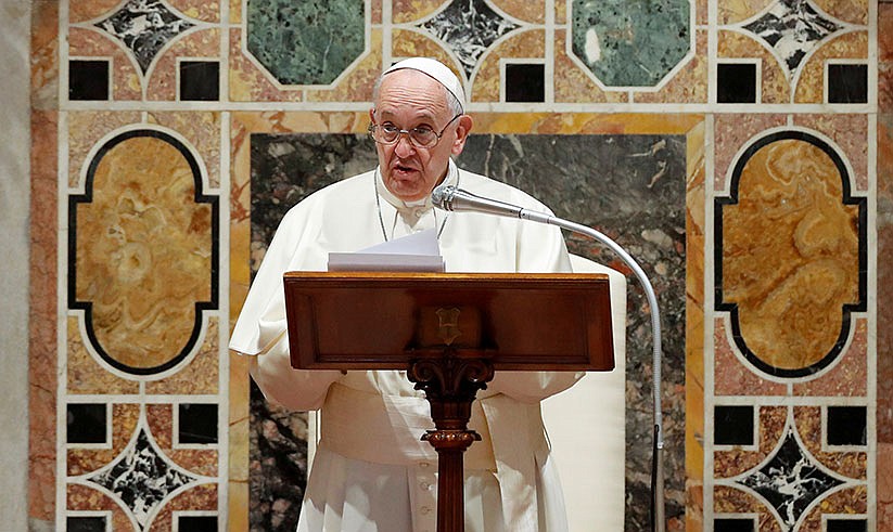 Amid threat of war, world must not give up hope, Pope tells diplomats
