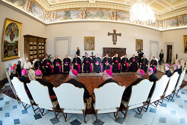 Pope urges bishops to teach discernment, including on political issues