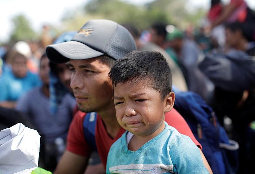 Un grupo de muros antes de llegar a los EE.UU. detiene a algunos migrantes