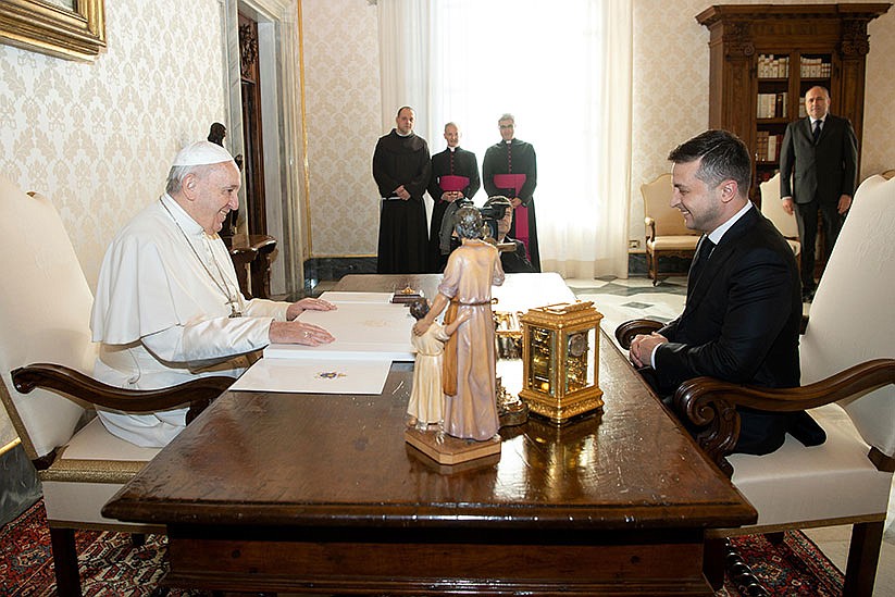 Pope, Ukrainian president talk about peace, freeing prisoners of war