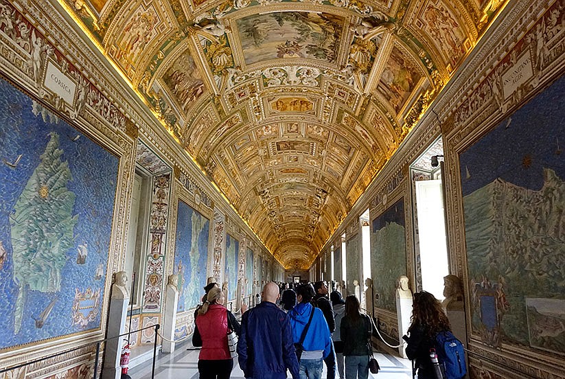 Vatican closes museums, beefs up measures to stop virus spread