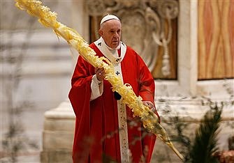 Pope on Palm Sunday: Life, measured by love, is meant to serve others