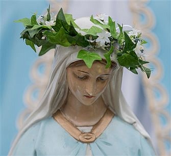 Parishes help children celebrate Blessed Mother with May Crownings