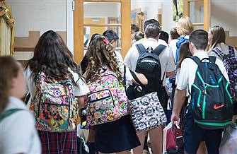 Acta de Héroes (Heroes Act) prohíbe acceso al apoyo económico para escuelas católicas