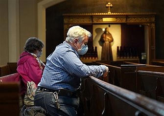 Fecha anunciada de Misas limitadas "dentro de la iglesia