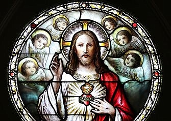 El Sagrado Corazón de Jesús y el corazón humano del sacerdote laten como uno