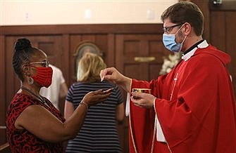 Laity have role, but most parishes must be led by priests, Vatican says in new document