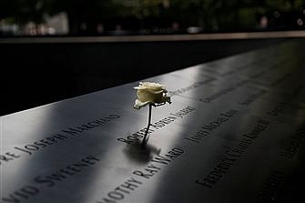 Obispo O'Connell: Oremos por víctimas, familias de ataques de 9/11