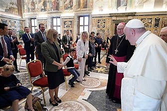 Saying 'thank you' to God is a beautiful prayer, Pope tells children