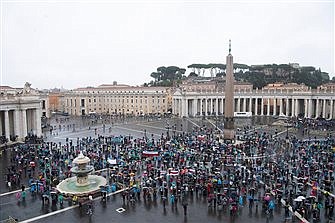 Pope calls for peace, dialogue in Caucasus region