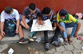 Pope calls for politics to rediscover its vocation to work for common good