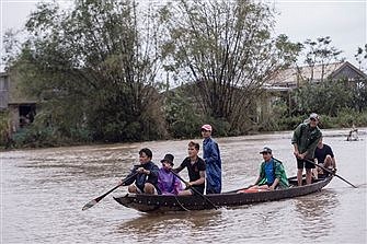 Vietnamese dioceses struggle to help those affected by major floods