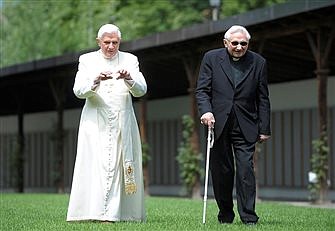 Retired Pope declines his late brother's inheritance