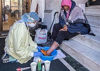 World Day of Poor initiatives adapt to pandemic, Vatican official says