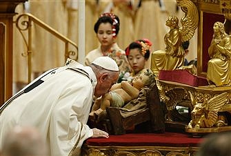 Pope to celebrate early Mass Dec. 24 because of COVID-19 curfew