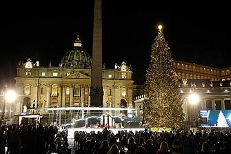 Pope: Nativity scene is reminder of hope amid suffering