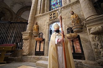 Pope marks opening of Holy Door at Santiago de Compostela