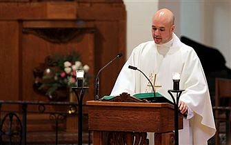 Facing death, priest turns his farewell into teachable moment