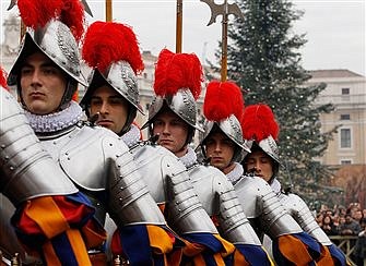 Pope tells Swiss Guard soldiers to arm themselves with Gospel, rosary