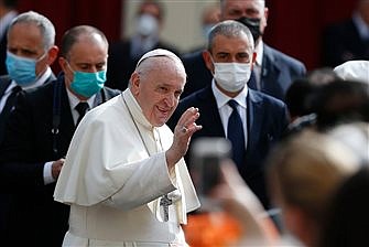 Pope, at audience with public present, talks about the power of prayer