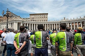 Hope comes from noticing God at work even in small things, Pope says