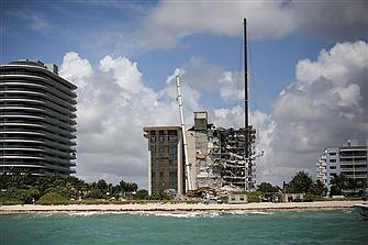 Florida Catholics find comfort in rosary as search continues amid rubble