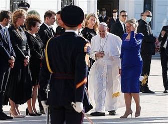 Pope urges Slovak Church, government to put people first
