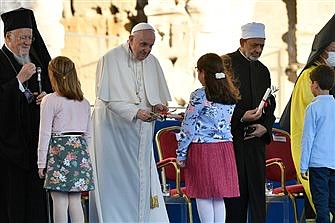 Pope, religious leaders plead for peace, compassion, care for the earth