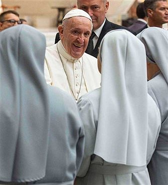 Women religious have key role in synod process, pope says
