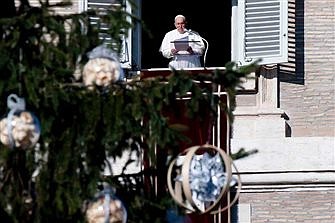 Prepare for Christmas by serving others, pope says 