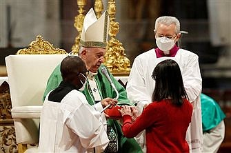 Pope confers ministries of lector, catechist on lay women and men