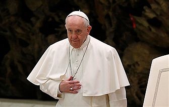 Love, protect the church despite its faults, Pope says