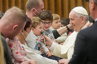 Papa: Amen y custodien a la iglesia aun con sus incoherencias