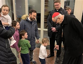 Cardinal Czerny meets refugees in Slovakia, Ukraine