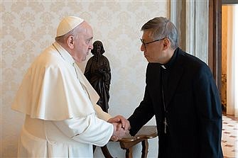 Pope meets Hong Kong bishop, records messages to Chinese Catholics