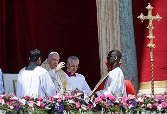 Papa: Resurrección de Cristo trae esperanza en medio de 'Pascua de guerra'