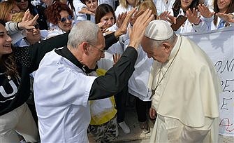 Papa: Honrar, proteger la dignidad de los ancianos