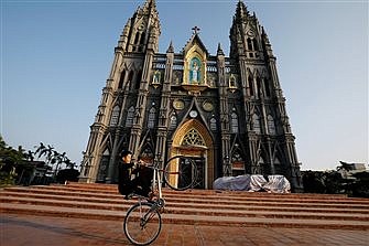 Vatican delegation travels to Vietnam to work on diplomatic ties