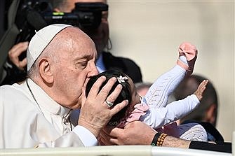 Pope tells grandparents to leave grandkids their legacy of wisdom