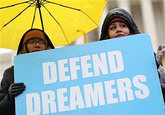 A 10 años de DACA, beneficiarios expresan frustración por la inacción