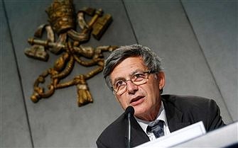 Digital world leaves some 'hyperconnected and alone,' Vatican official says