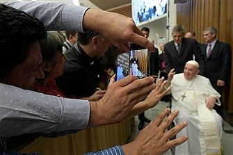 Pope: Love for Christ leads to sharing faith in word and deed