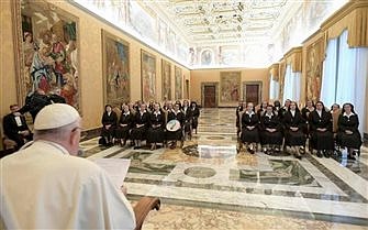 Seek silence amid noisy world, Pope tells Capuchin sisters 