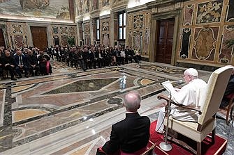 Sharing stories of faith revives faith of others, Pope tells magazine staff