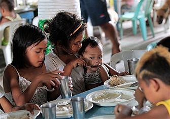 Philippines partnering with Catholic foundation to plant vegetables for poor