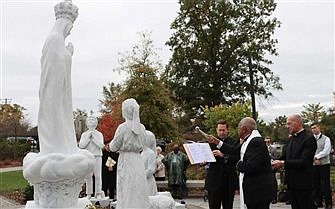 Replacement of vandalized Mary statue outside Basilica blessed