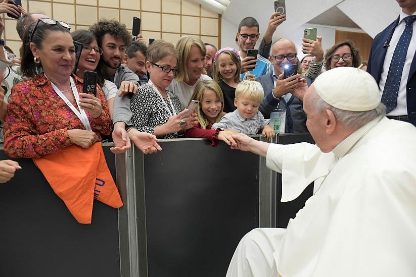 Pope: Parishes are essential places for growing in faith, community