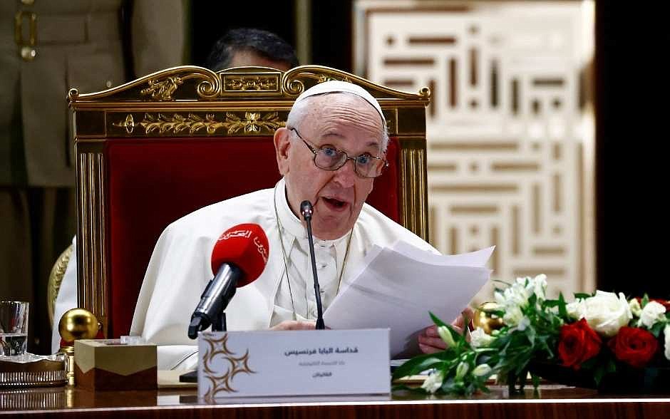 Source of evil is rejecting God, one's neighbor, pope tells Muslim scholars