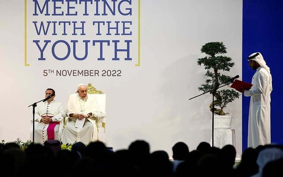 Pope tells young people: Skip Google, search God first for advice 